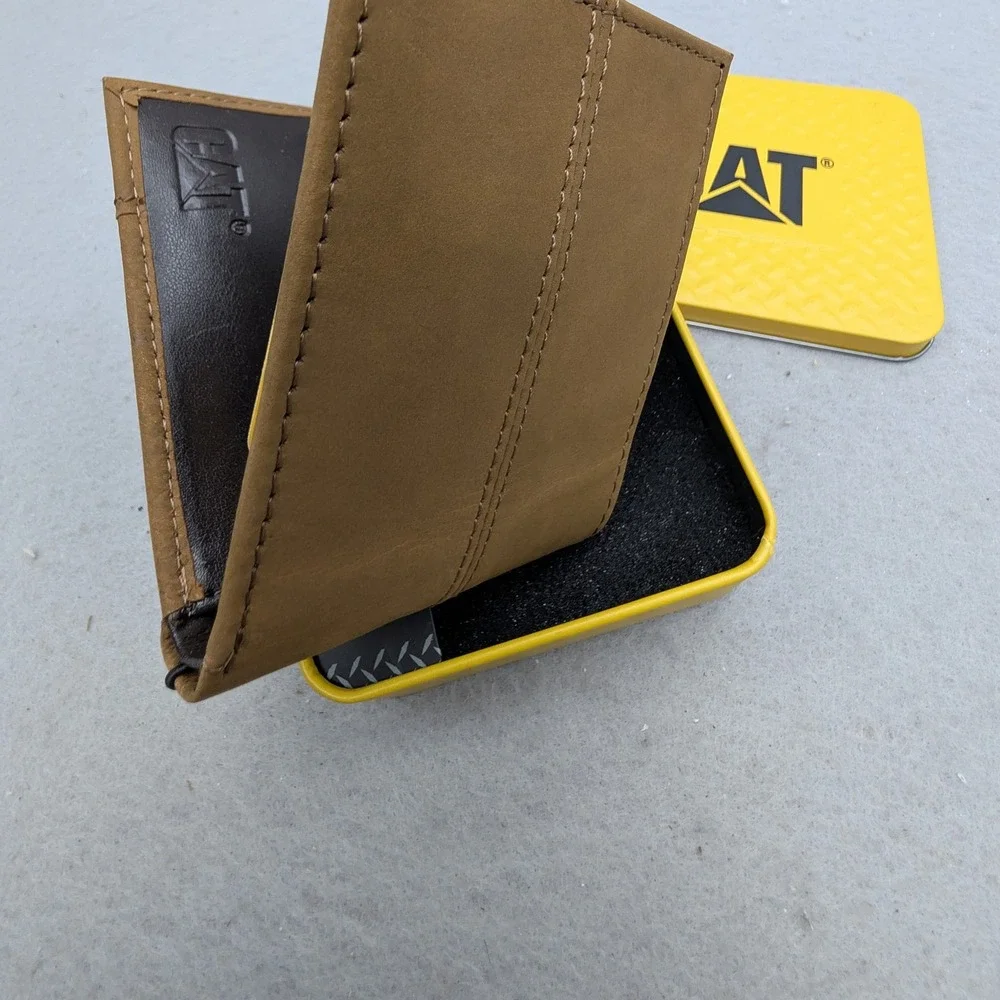 CAT 29CTW00017-230 Leather RFID Bi-fold Wallet Men Tan Genuine Leather OS